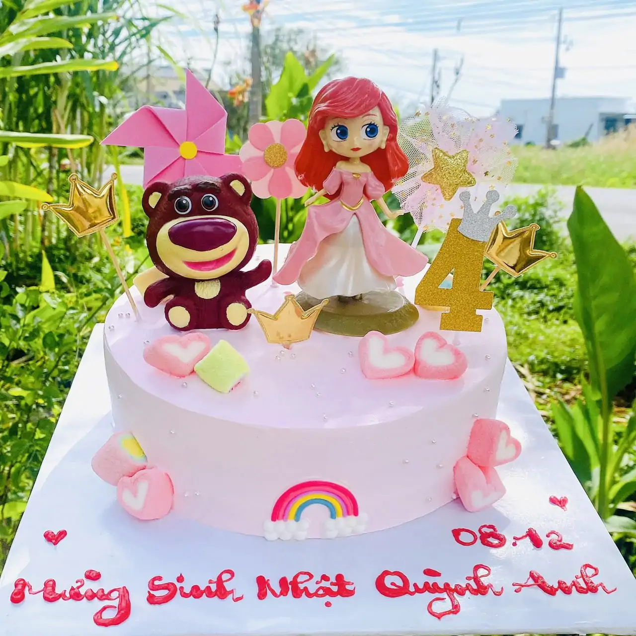 Bánh kem gấu Lotso và bé